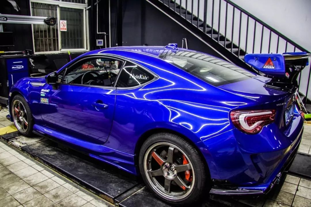 玩改装车的骚年们,没有一套精致的轮毂都不好意思出门!