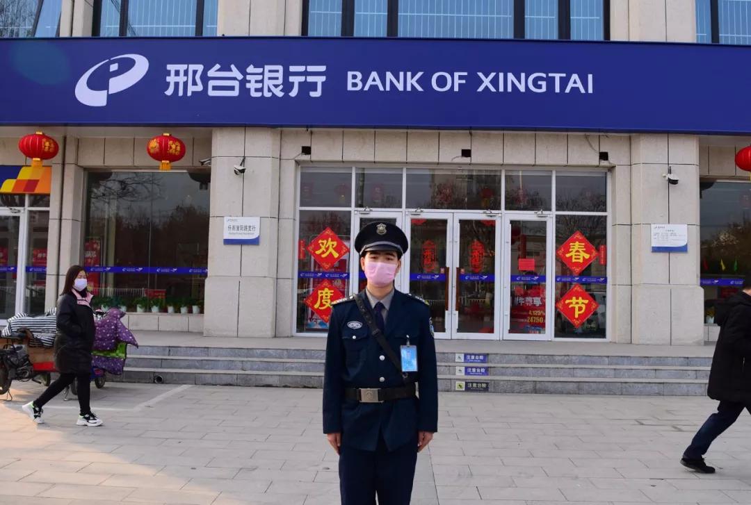 致敬坚守防疫一线的守门人,坚守岗位做表率抗击疫情当先锋