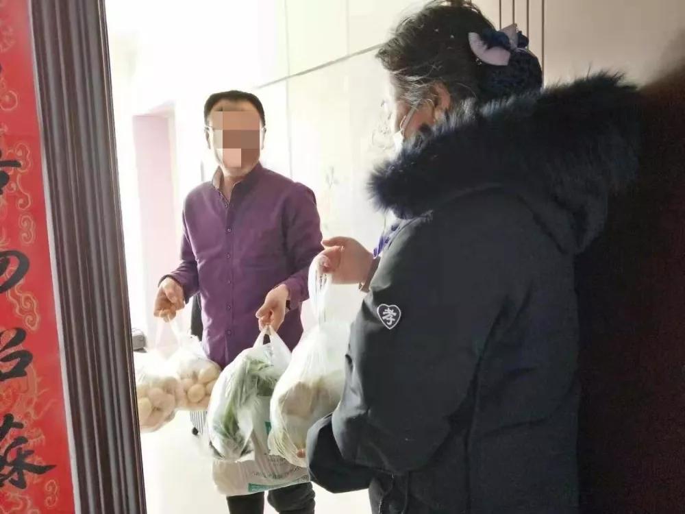 疫情无情人有情爱心蔬菜送一线,疫情无情民生有爱送菜到家暖人心