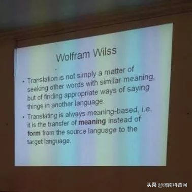 投影仪怎么完美匹配幕布,投影仪怎么实现虚实结合