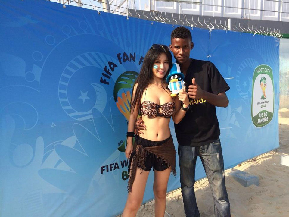 那些靠足球走红的球迷去哪了?有的拍电影有的开公司当老板