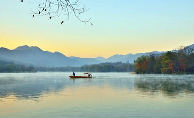 杭州西湖到乌镇旅游攻略,杭州西湖灵隐寺一日游攻略