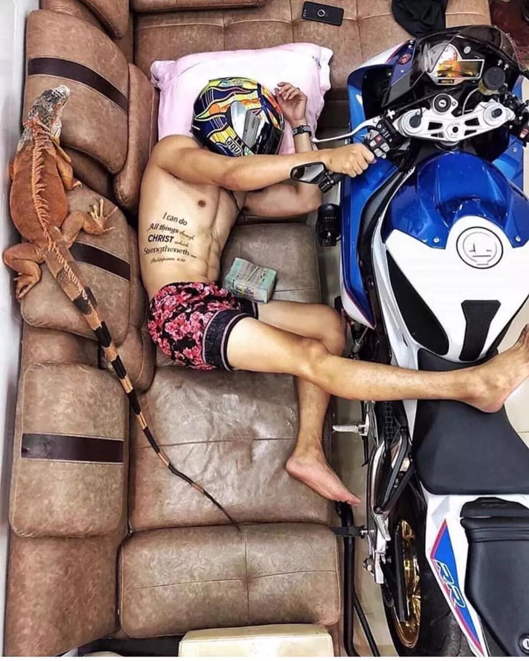 骑摩托车男孩的性格,男人喜欢骑摩托车的原因