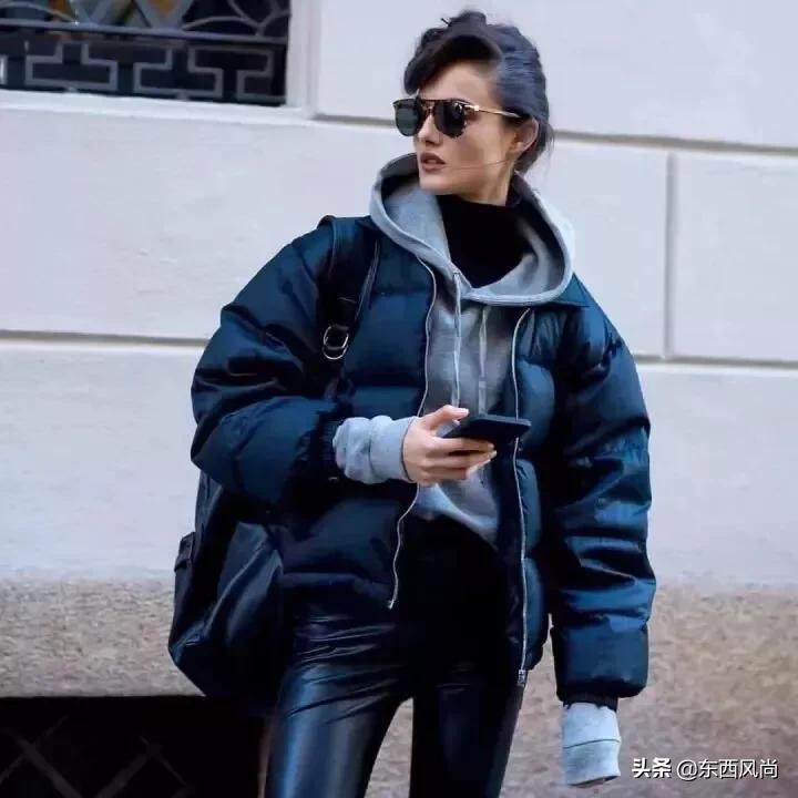 卫衣里面穿高领打底衫,高领卫衣加绒的穿搭