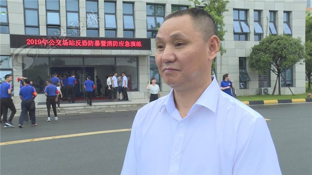 反恐防暴安全演练歹徒爆燃场景,防暴演练结果引来真歹徒