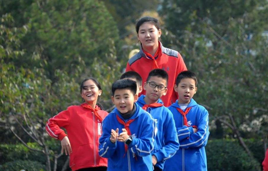 中国女篮2米28新星超级崛起,中国女篮最新名单及个人身高