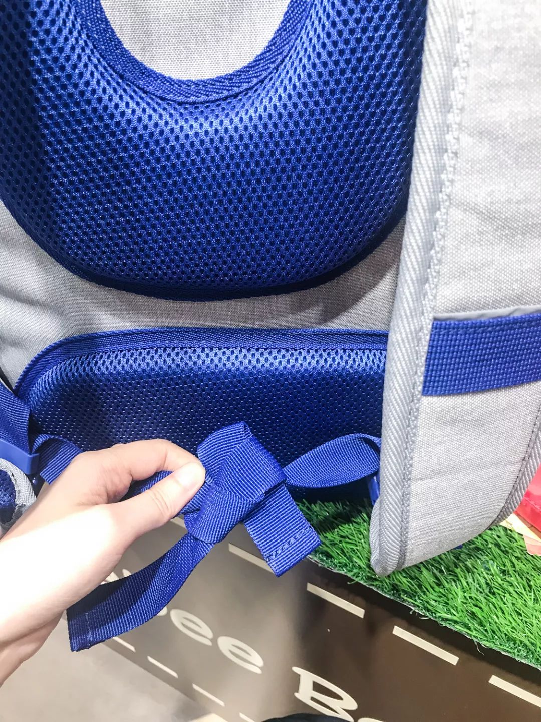 200-500儿童书包,儿童书包买轻便的还是减压的好