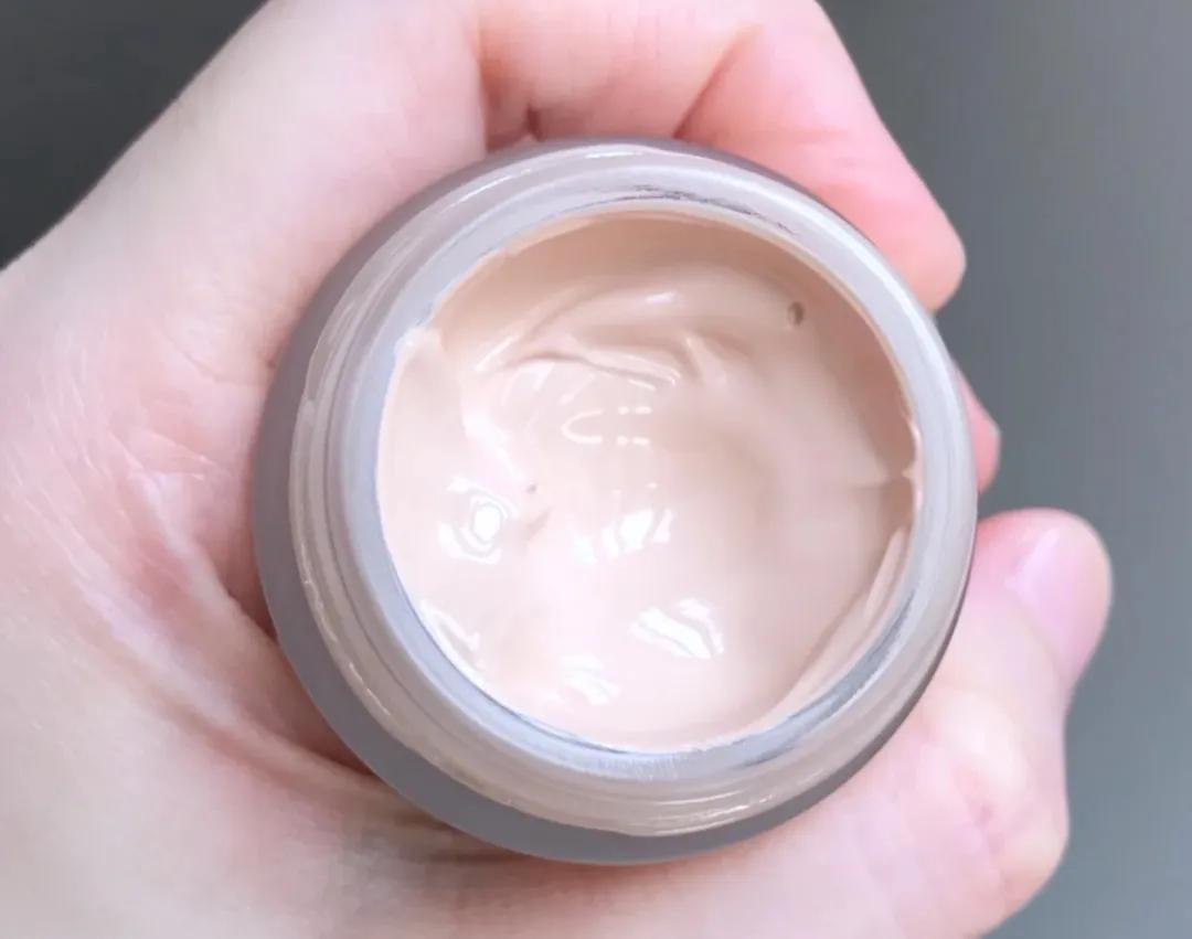 堪比大牌的11种平价粉底液 (公认好用的6款大牌粉底液)