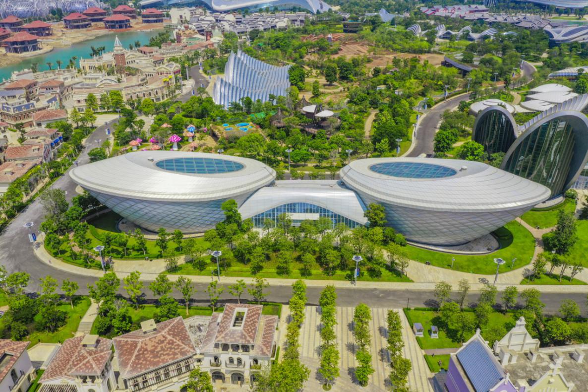 那个亲手绘制海花岛的男人献上了他对祖国的贺礼