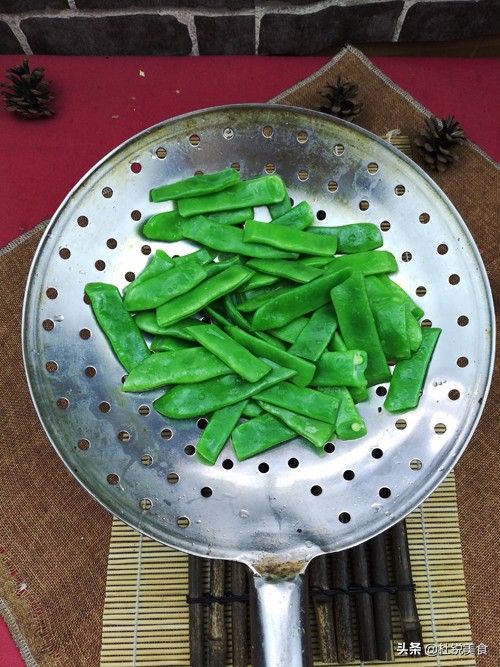 肉片这样处理想不滑嫩都难，芸豆炒肉一道酱香浓郁的家常菜