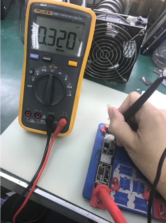 iPhone8Plus大电流开不了机，告诉你就是这里的问题