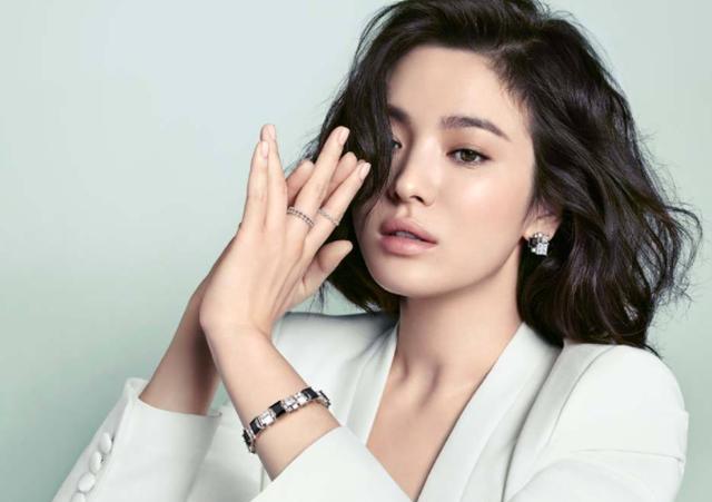 豪掷200亿韩元买楼,一篇软文赚300万,宋慧乔的吸金能力远超郑爽