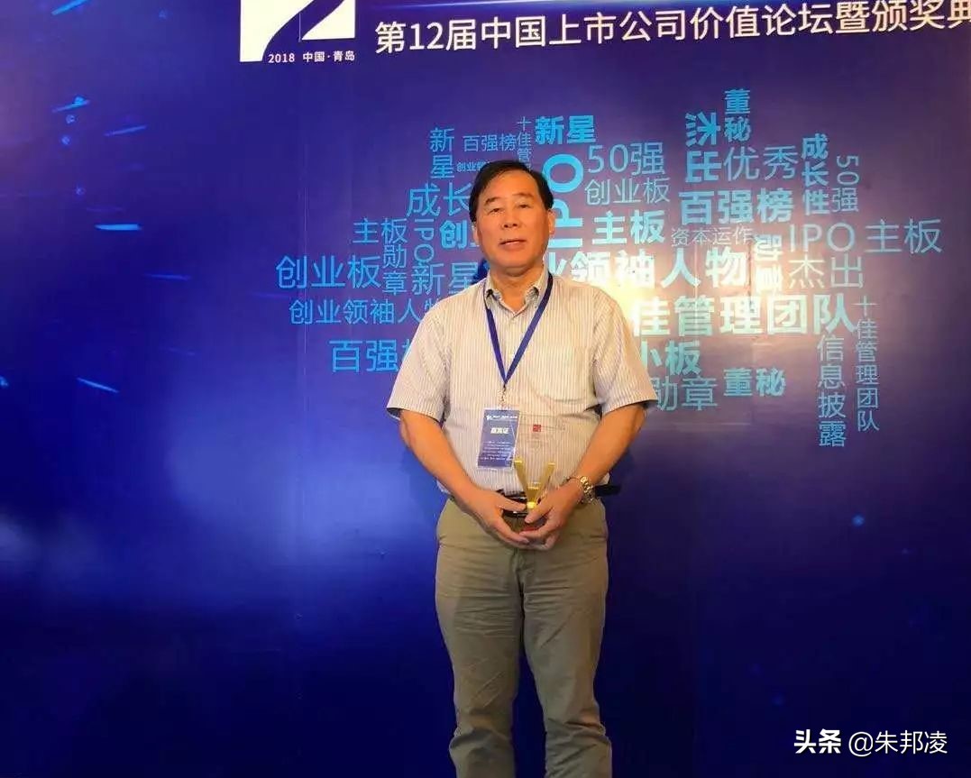 带8位农民编草帽,成身家158亿“草帽大王”!英女王都用他的产品