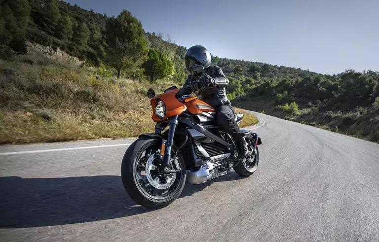 哈雷和杜卡迪哪个档次高,杜卡迪对比哈雷