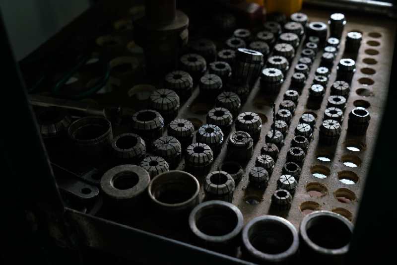 你手机可能产自这里，你邻居可能在这里打工，东莞这地方塞车，地球上就有台机器等零件