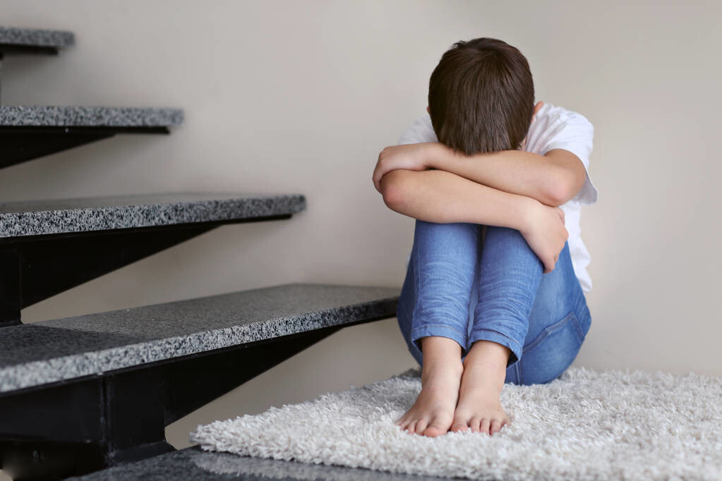 “妈妈今天老师亲我了”：别让我们拼命保护的孩子，毁在性教育上