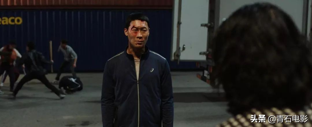 学习港片成韩国新任影史票房冠军，男主连续3年作品都破千万人次