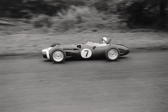 璧涜溅鍚庤闀滃彂鏄庡浘,鐪熷疄璧涜溅鍚庤闀滄槸鎬庝箞鍋氱殑