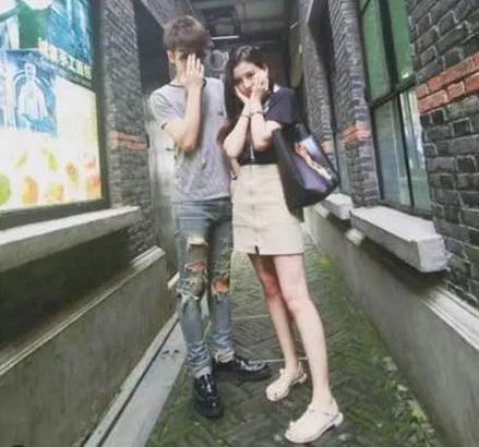 酒后踢别人的车政审有问题吗,酒后踢人家车怎么处罚