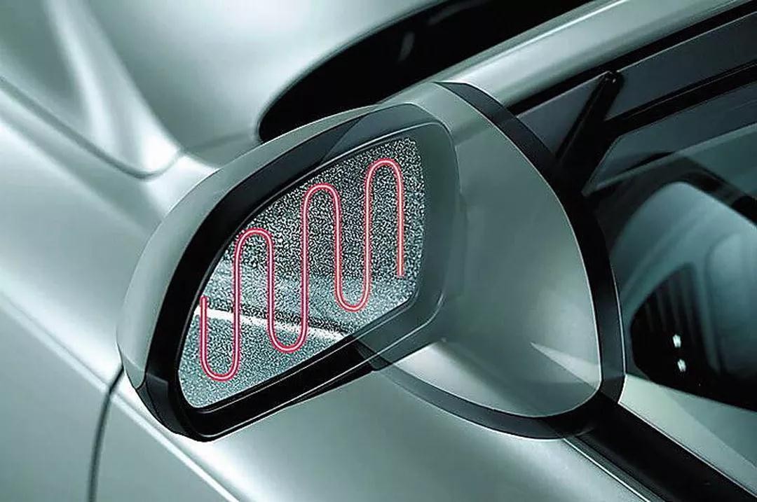 宝马下雨天后视镜看不清怎么办,后视镜下雨看不清楚按什么键