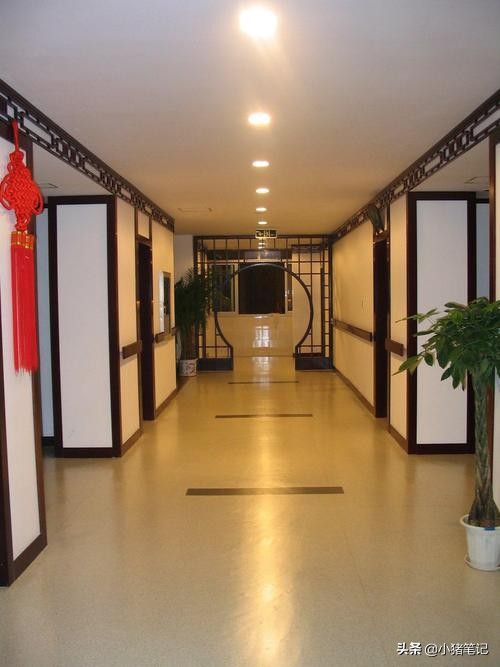 pvc地板由哪些原材料组成,pvc地板好还是pvc地板革好