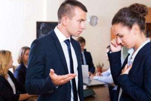 被领导骂后正确的做法和回复,被领导骂应该笑还是低头