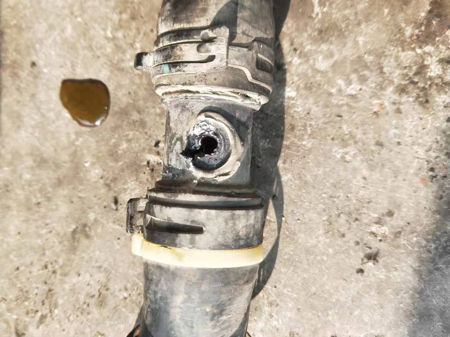 打方向异响颠簸路面不响,汽车打方向和坑洼异响