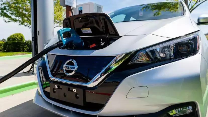 为什么一坐电动汽车就头晕想吐,坐电动轿车头晕恶心怎么回事