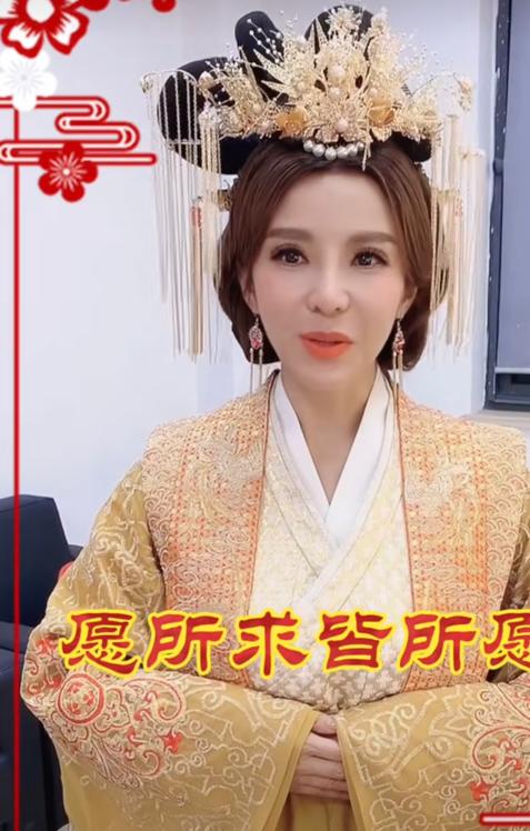 央视主持人朱迅年收入多少钱,主持人朱迅今年多少岁及家庭背景