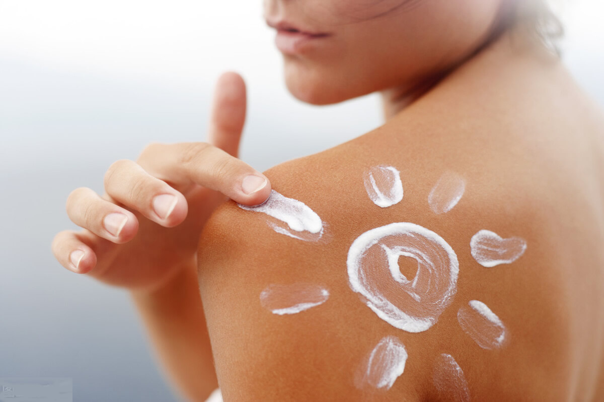 夏天出去要带什么东西才不会晒黑,夏天旅游怎么防止脸晒黑