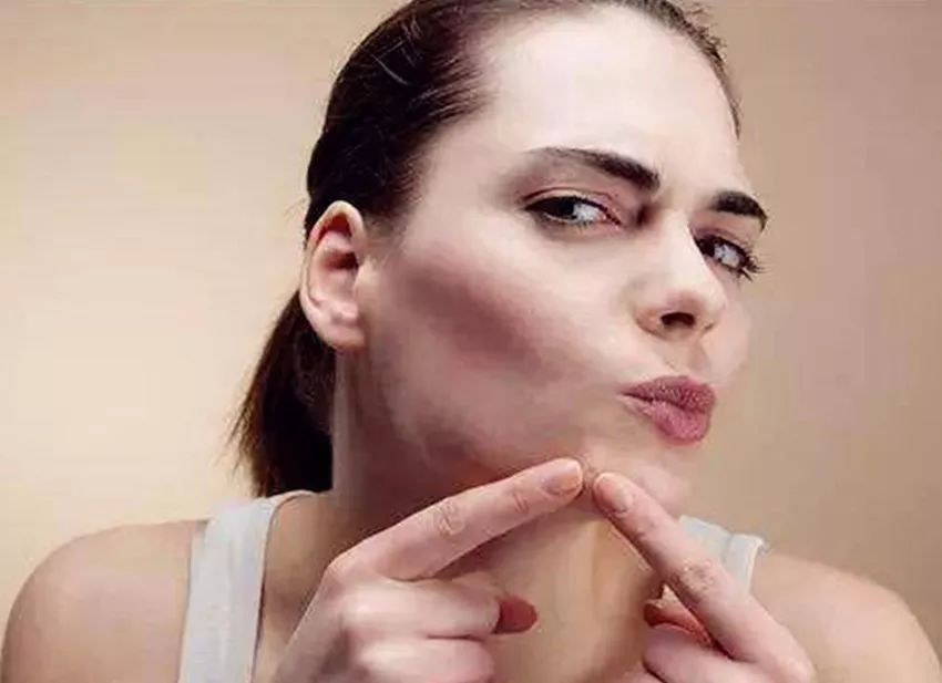 闭口黑头粉刺怎么才能根除,有效解决黑头闭口粉刺的问题