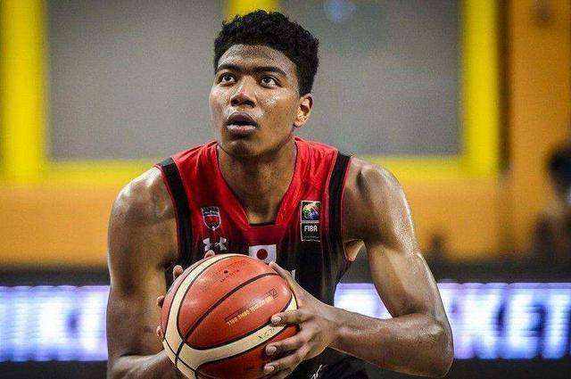 混血运动员足球,混血运动员