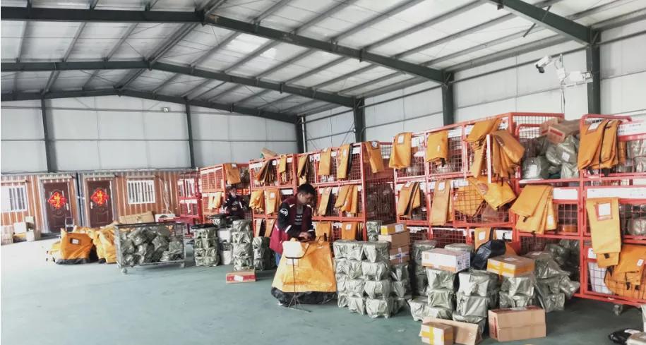 快递员助力乡村振兴,快递进村助力乡村治理