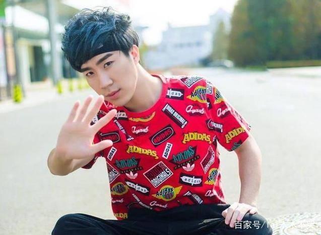 *牙虎**骚男被网友石锤直播内容，“弟弟”真面目曝光竟是路人打手？