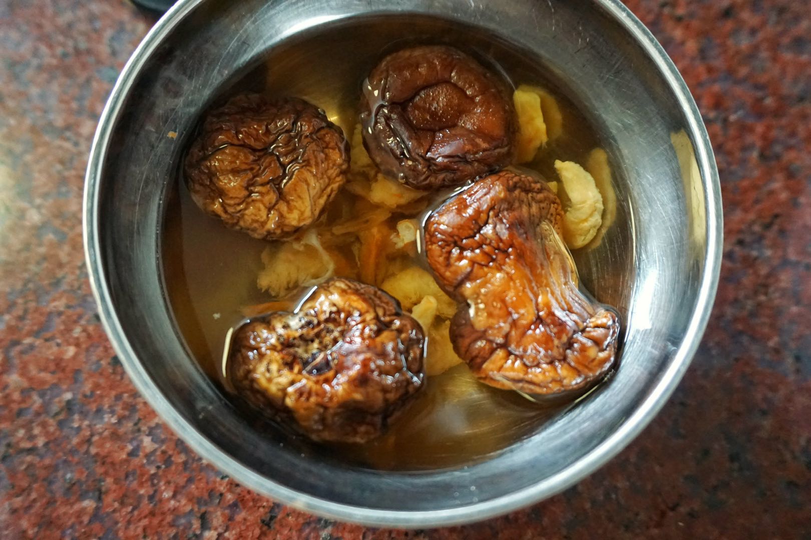 腊味煲仔饭美味飘香,腊味煲仔饭口味