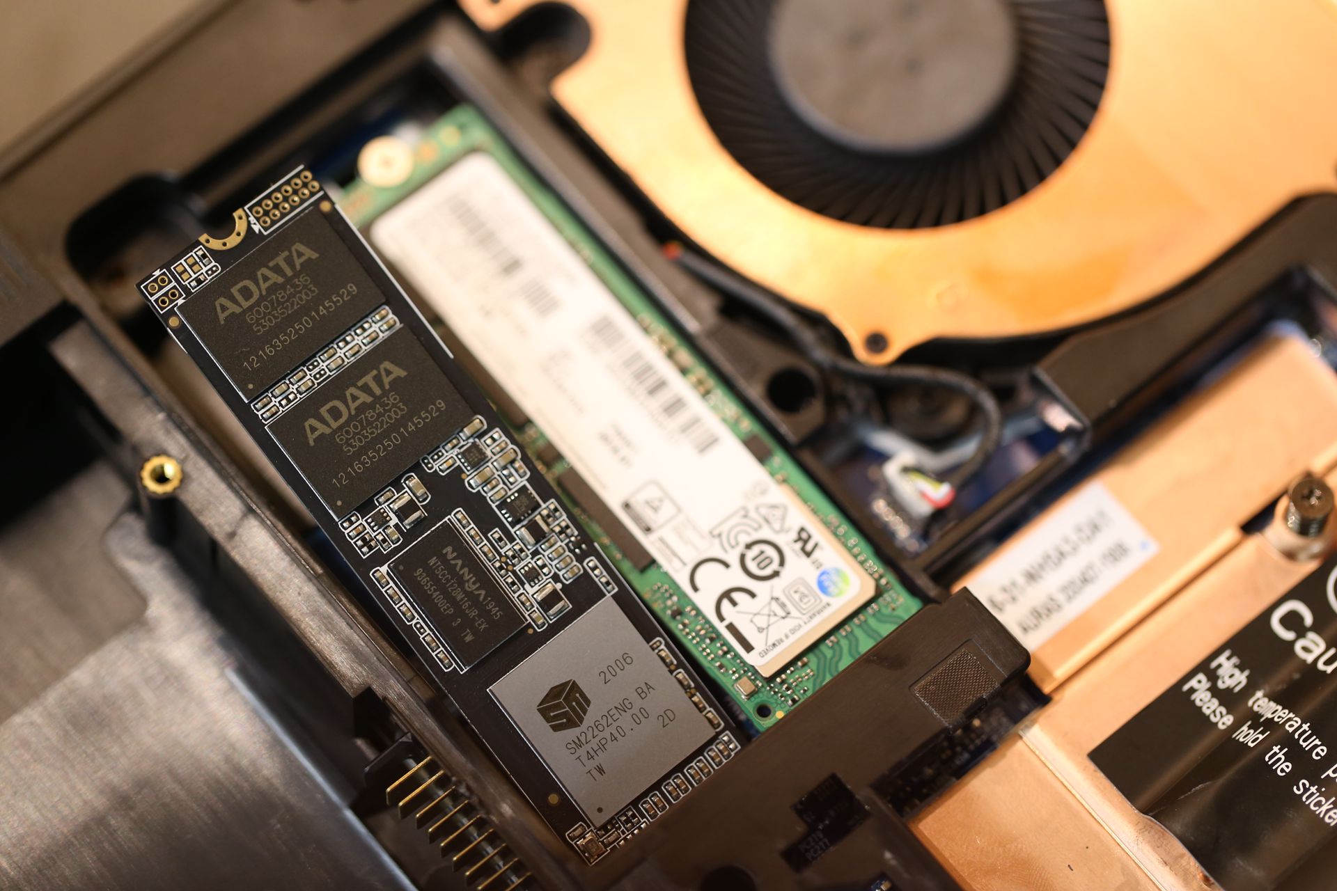 性能爆表！把台式机CPU装进笔记本，X5空妖R93900拆机评测