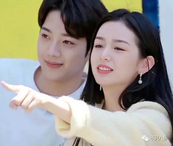 周也和赖冠霖真的在一起吗,周也和赖冠霖的恋情是真的吗