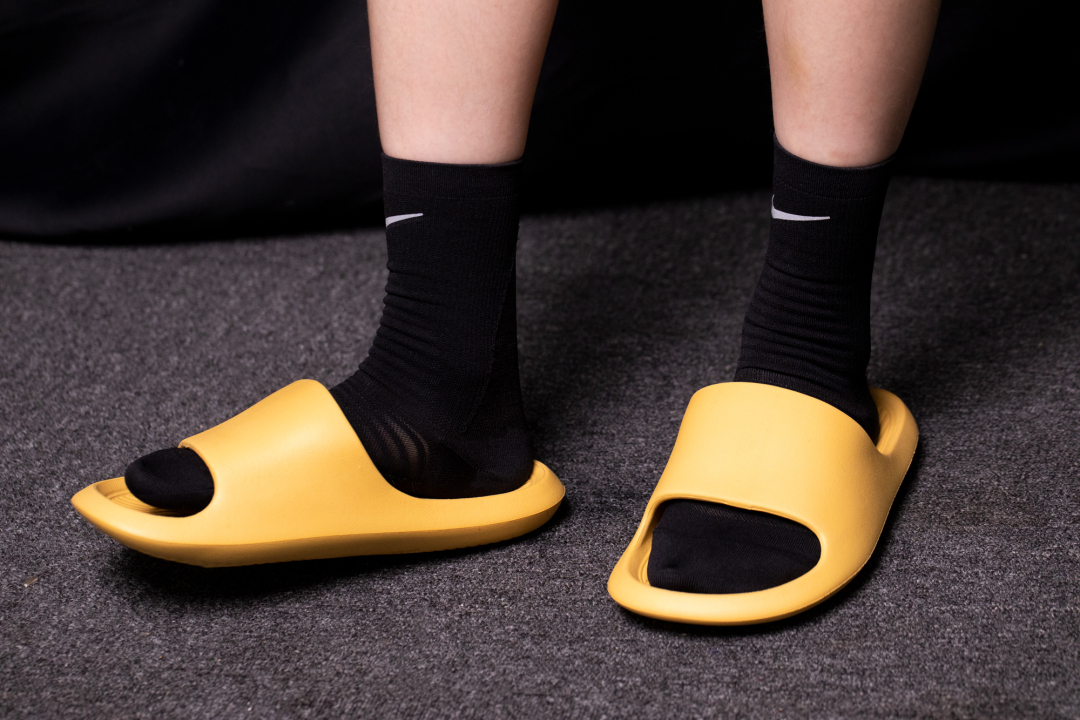 跟椰子拖鞋一样脚感,踩屎感椰子拖鞋穿搭