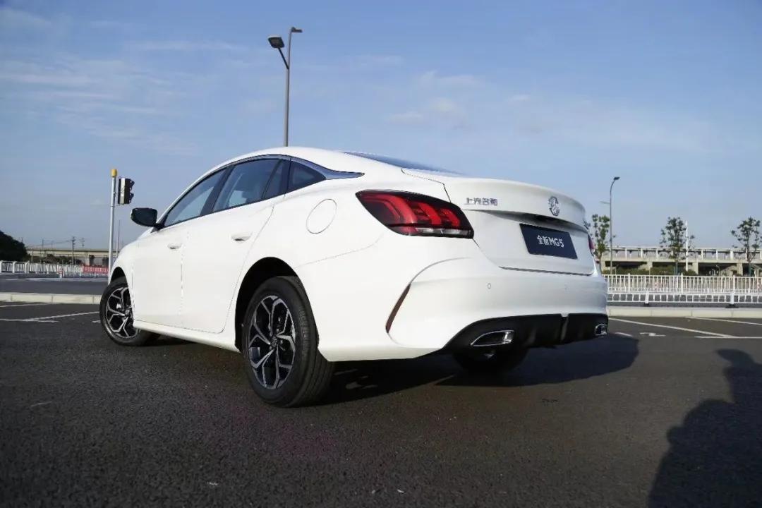 mg5旗舰版试驾,特价mg5手动