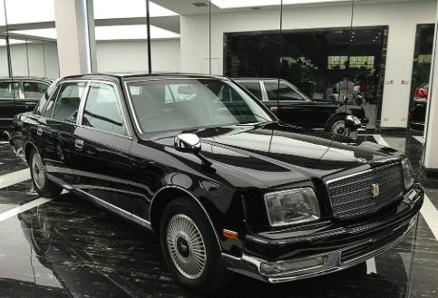 花几千块给座椅包真皮，多少人被改装店老板坑了？织布没那么不堪