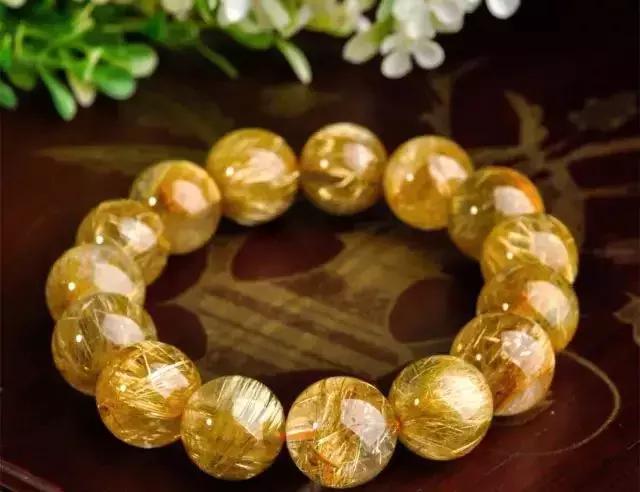 碧玺和水晶有什么区别,碧玺是水晶吗里面有瑕疵是真的吗