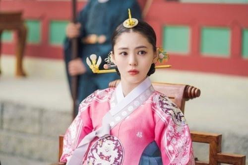 出道前的纹身香烟成为话题，韩国网民是不是管的太多了？