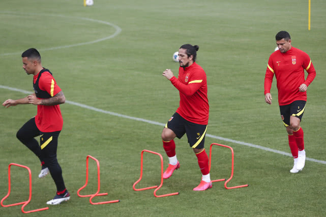 今天国足热身赛直播,国足无奈