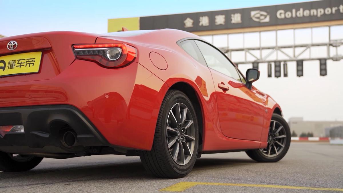 丰田跑车86深度体验,丰田ae86漂移