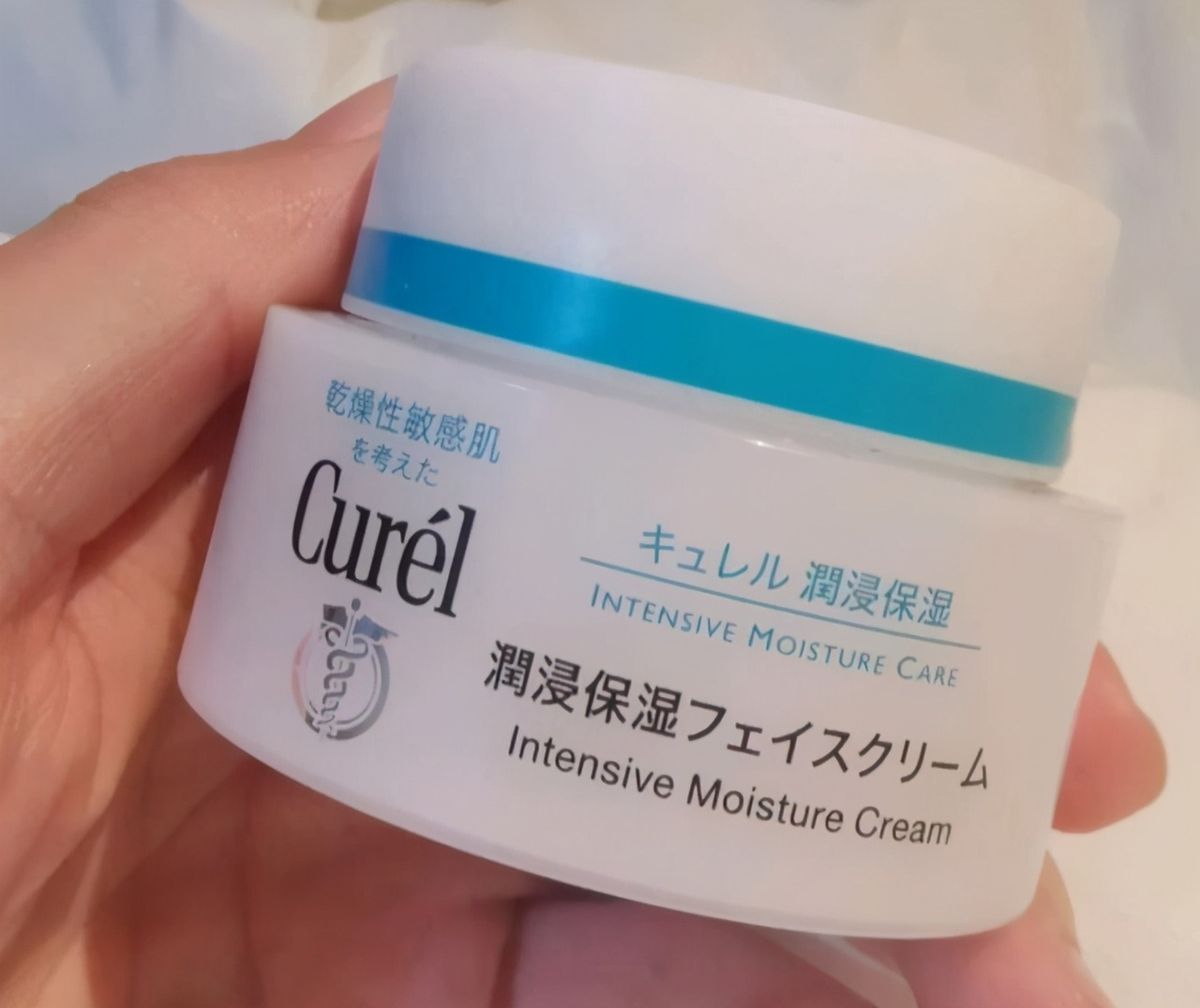 军训后脖子晒黑如何美白,学生军训脸被晒黑了怎么变白