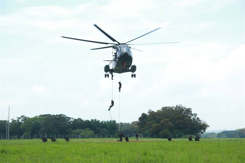 特战尖兵是如何练成的？“理科学霸”在驻港部队呼叫“野狼”
