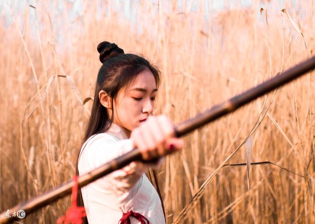 小说：至尊族长和他做交易，他笑了：和我交易，你觉得你够资格？