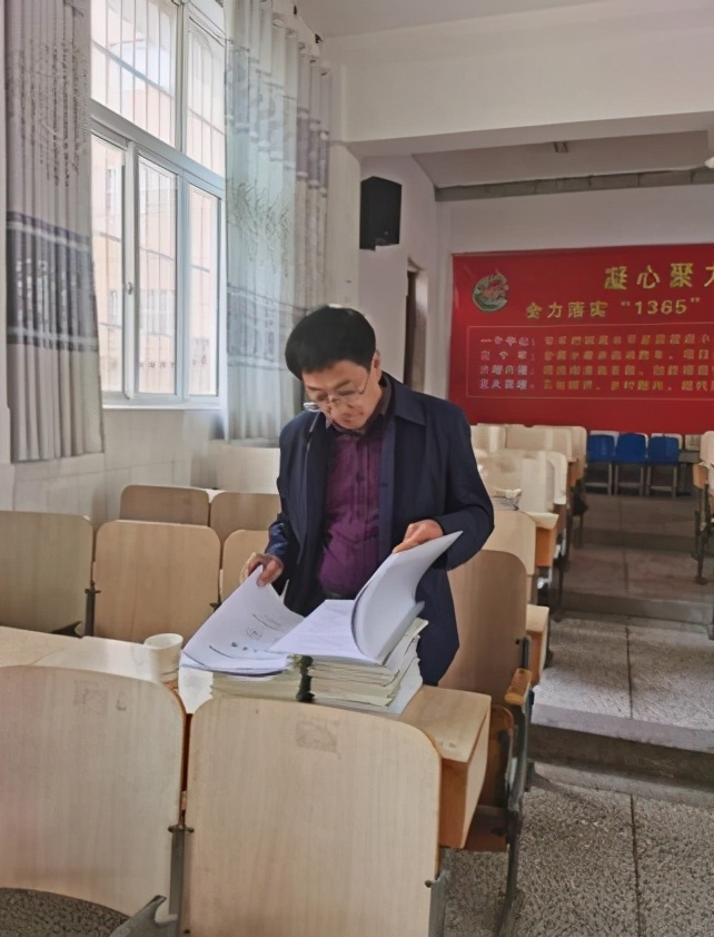县教师发展中心视导检查曹庙小学教育教学工作