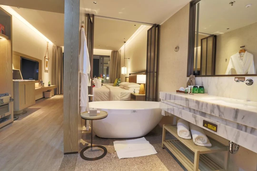 城市酒店好还是民宿好,度假酒店与城市酒店