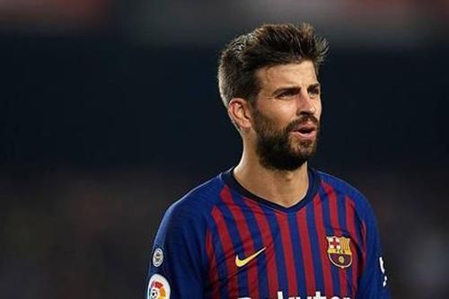 足球界的拉莫斯霸气出场,足球场上顶牛画面拉莫斯